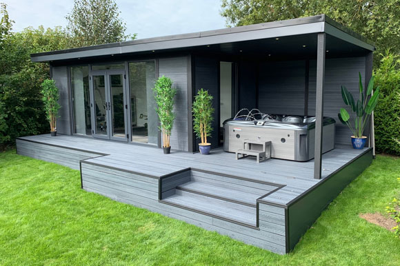 Hot Tub Garden Studio Croydon
